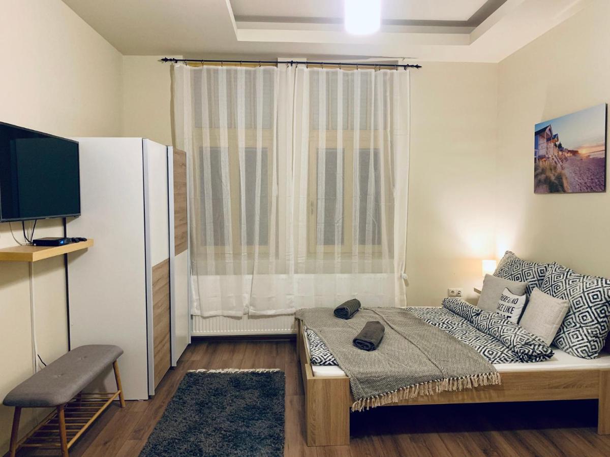 A Vendeghaz Hotel Miskolc Bagian luar foto