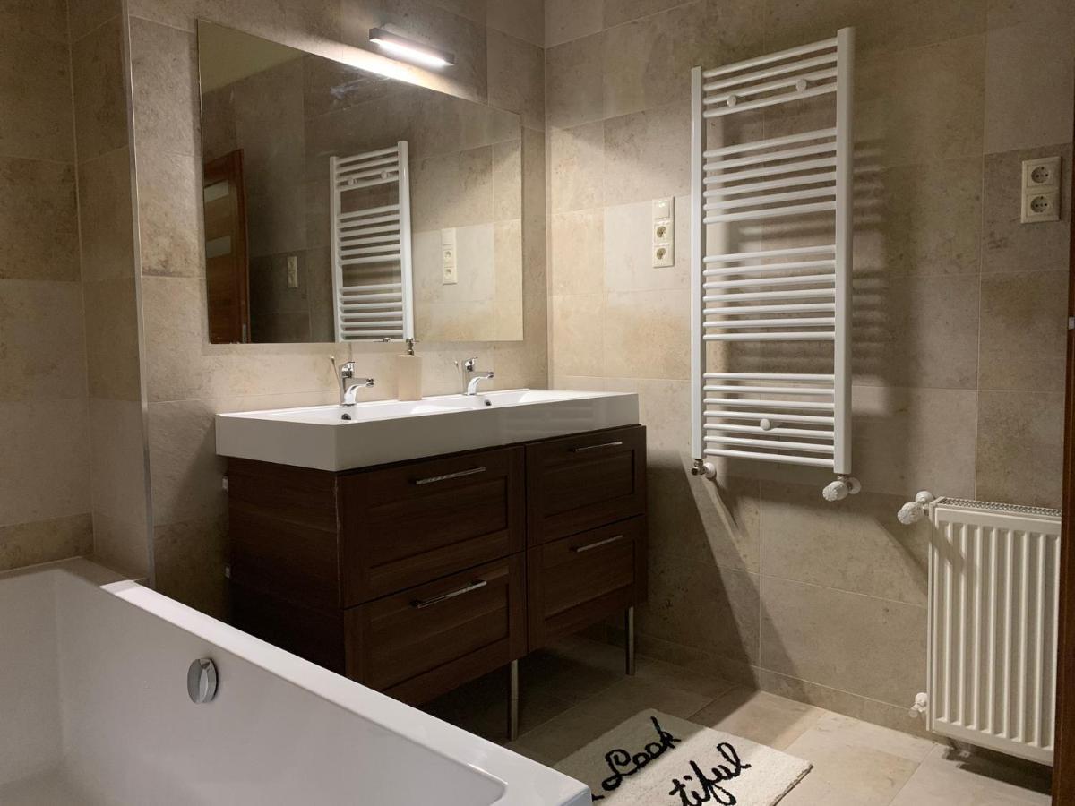 A Vendeghaz Hotel Miskolc Bagian luar foto