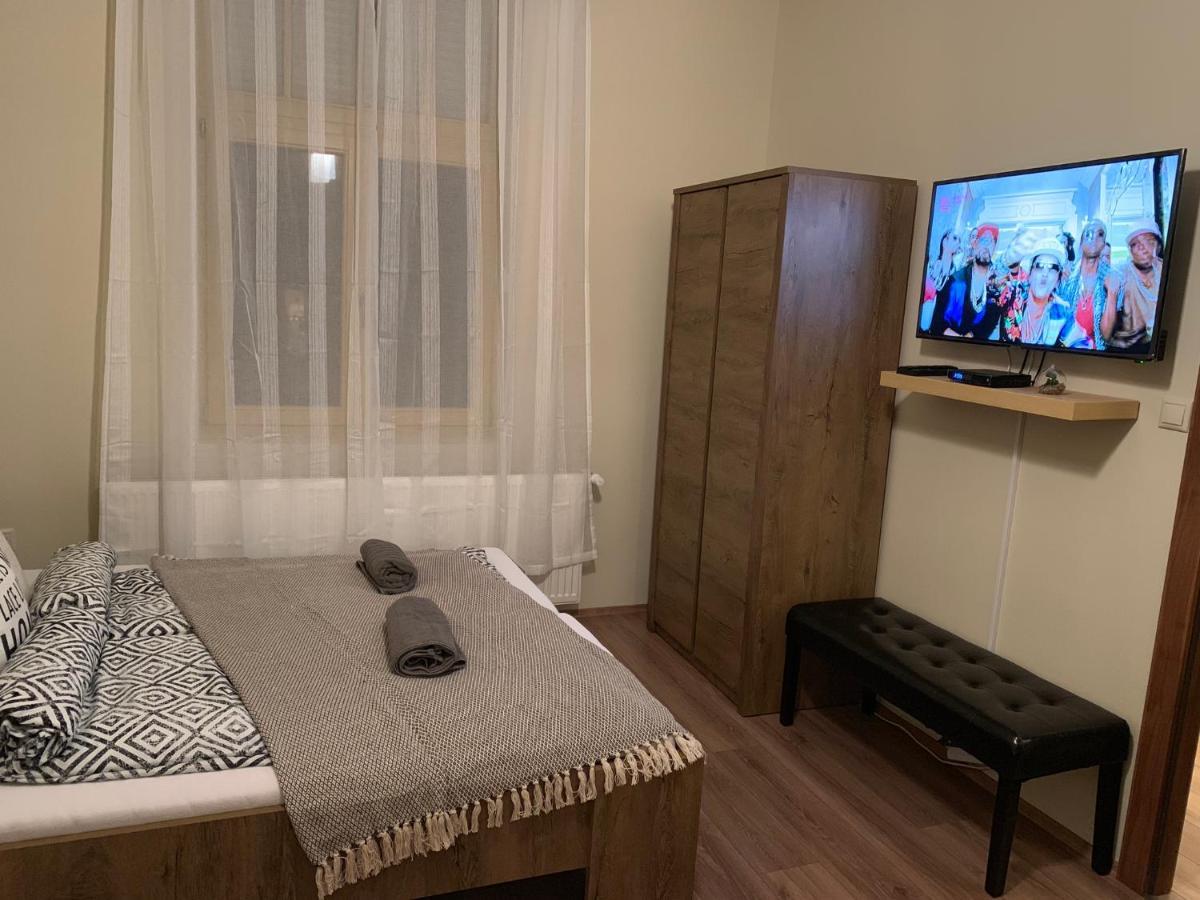 A Vendeghaz Hotel Miskolc Bagian luar foto