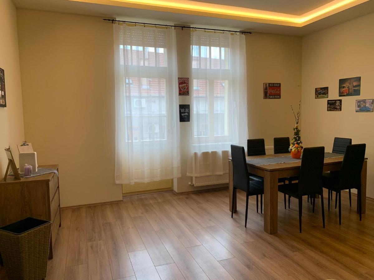 A Vendeghaz Hotel Miskolc Bagian luar foto